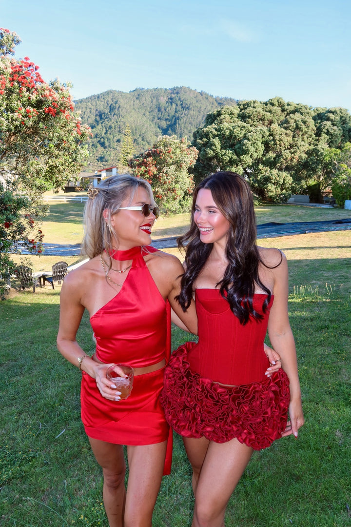 Rose Paradise Set - First Date Rentals