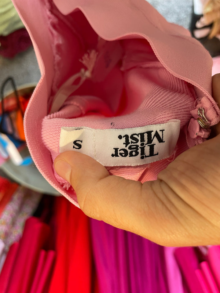 Sylvia Set Pink FOR SALE - First Date Rentals